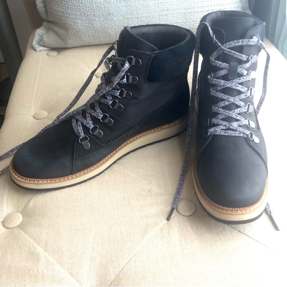 TOMS Boots, Womens Size 9